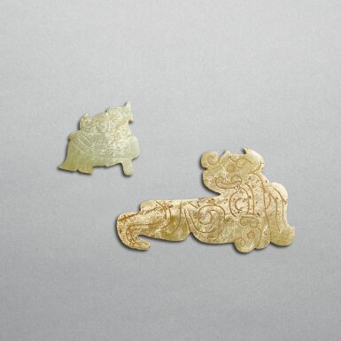 View full screen - View 1 of Lot 727. A pale celadon jade 'bird' pendant, Eastern Zhou dynasty, early Spring and Autumn period, and a jade 'tiger' pendant | 東周春秋早期 青白玉鳥形珮一件 及 虎形珮一件.
