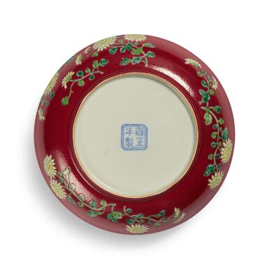 View full screen - View 1 of Lot 1096. A ruby-ground famille-rose 'chrysanthemum' dish, 20th century | 二十世紀 胭脂紅地粉彩菊花紋盤 《雍正年製》仿款.