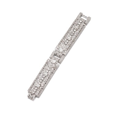 View full screen - View 1 of Lot 354. Elegant diamond bracelet | 卡地亞 | 鑽石手鏈,約1925年.
