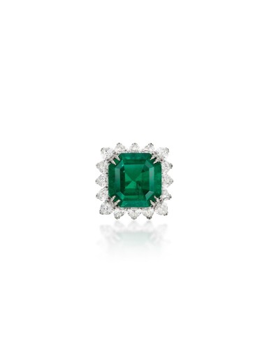View full screen - View 1 of Lot 1651. HARRY WINSTON | A RARE AND IMPORTANT EMERALD AND DIAMOND RING | 罕有重要 海瑞溫斯頓 | 16.08卡拉 天然「哥倫比亞」無油祖母綠 配 鑽石 戒指.