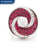 'Double Swirl' Diamond and Ruby Ring | 格拉夫| 'Double Swirl' 2.08克拉 圓形 G色 鑽石 配 紅寶石 戒指 (鑽石及紅寶石共重約3.60及5.70克拉)