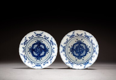 View full screen - View 1 of Lot 157. A pair of small blue and white 'flower medallion' dishes, Qing dynasty, Kangxi period | 清康熙 青花花卉紋小盤一對.