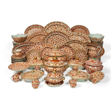 View full screen - View 1 of Lot 1307. An Extensive Chinese Export Iron-Red and Gilt Decorated 'Sacred Bird and Butterfly' Part Dinner Service, Qing Dynasty, Early 19th Century | 清十九世紀初 礬紅描金花鳥紋餐具一組.