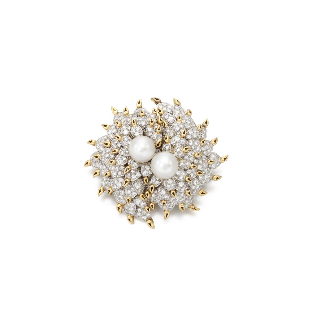 View full screen - View 1 of Lot 120. Diamond and cultured double-clip brooch | Spilla doppia clip in diamanti e perle coltivate .