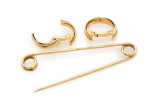 PAIR OF THREE-COLOR TRICOLOR GOLD CUFFLINKS AND A SAFETY PIN (PAIO DI GEMELLI IN ORO TRICOLORE E UNA SPILLA DA BALIA) | CARTIER