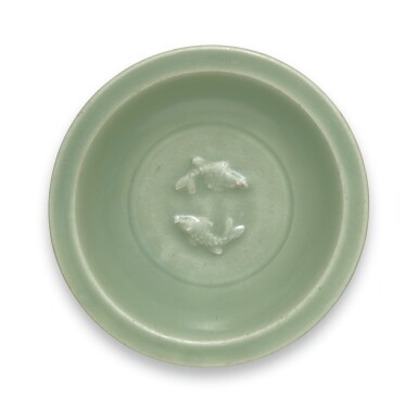 View full screen - View 1 of Lot 89. A 'LONGQUAN' CELADON 'TWIN FISH' DISH, EARLY MING DYNASTY | 明初 龍泉窰青釉貼雙魚折沿盤.