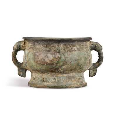 View full screen - View 1 of Lot 105. An archaic bronze ritual food vessel, Gui, Western Zhou dynasty | 西周 青銅簋.