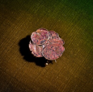 View full screen - View 1 of Lot 7. Broche Hydrangea, pièce unique.