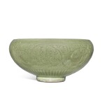 A large and rare 'Longquan' celadon-glazed 'floral' alms bowl (Bo), Early Ming dynasty | 明初 龍泉窰青釉纏枝花卉紋缽