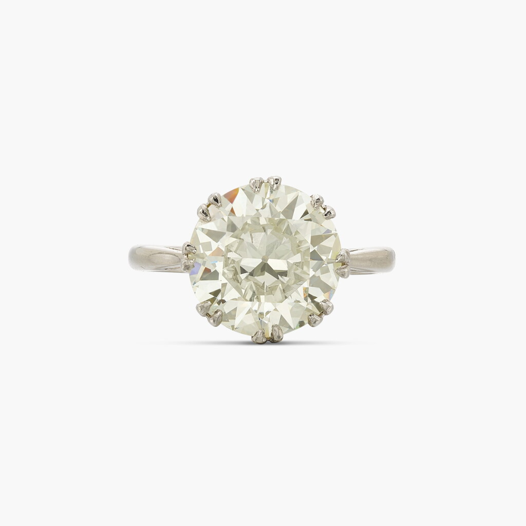 View full screen - View 1 of Lot 17. Diamond Ring .