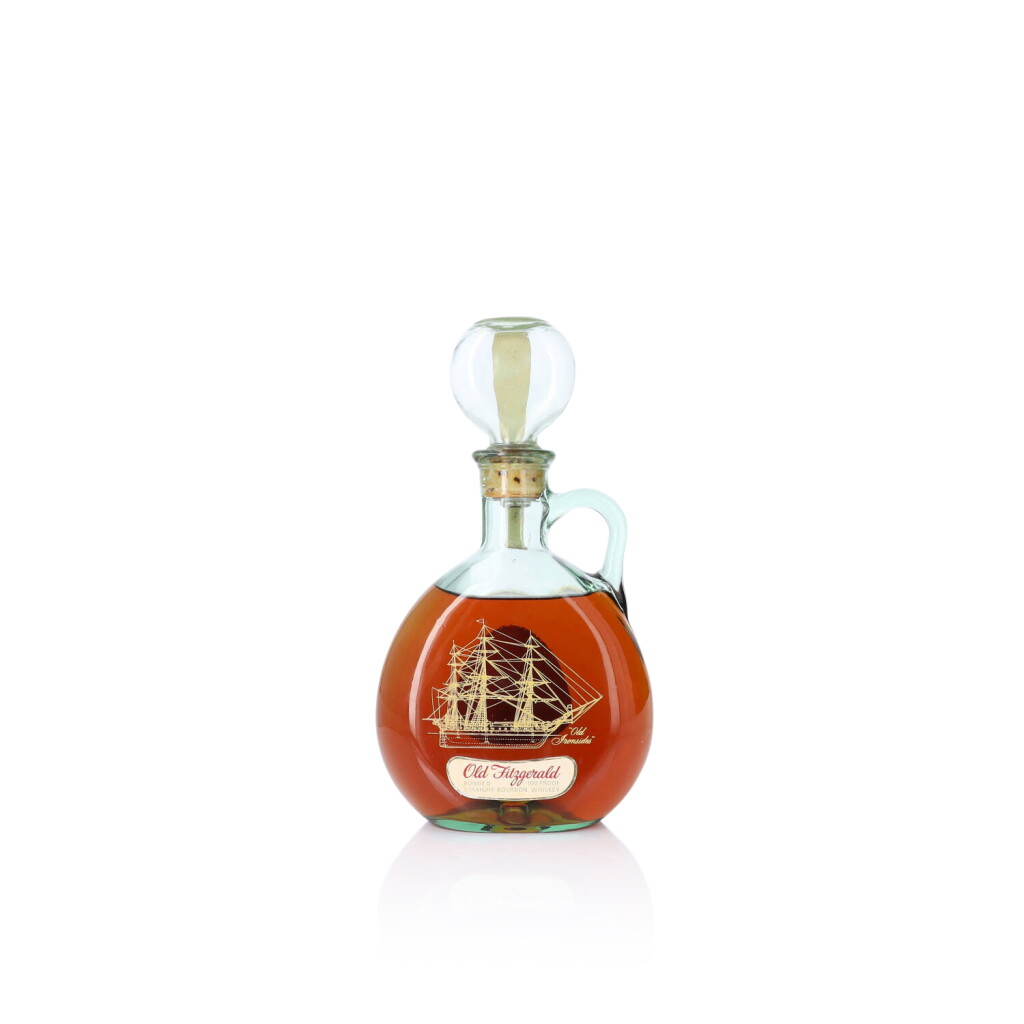 Voir en plein écran - Voir 1 du lot 237. Old Fitzgerald Old Ironsides Decanter 100 Proof 1965 (1 BT 75cl).