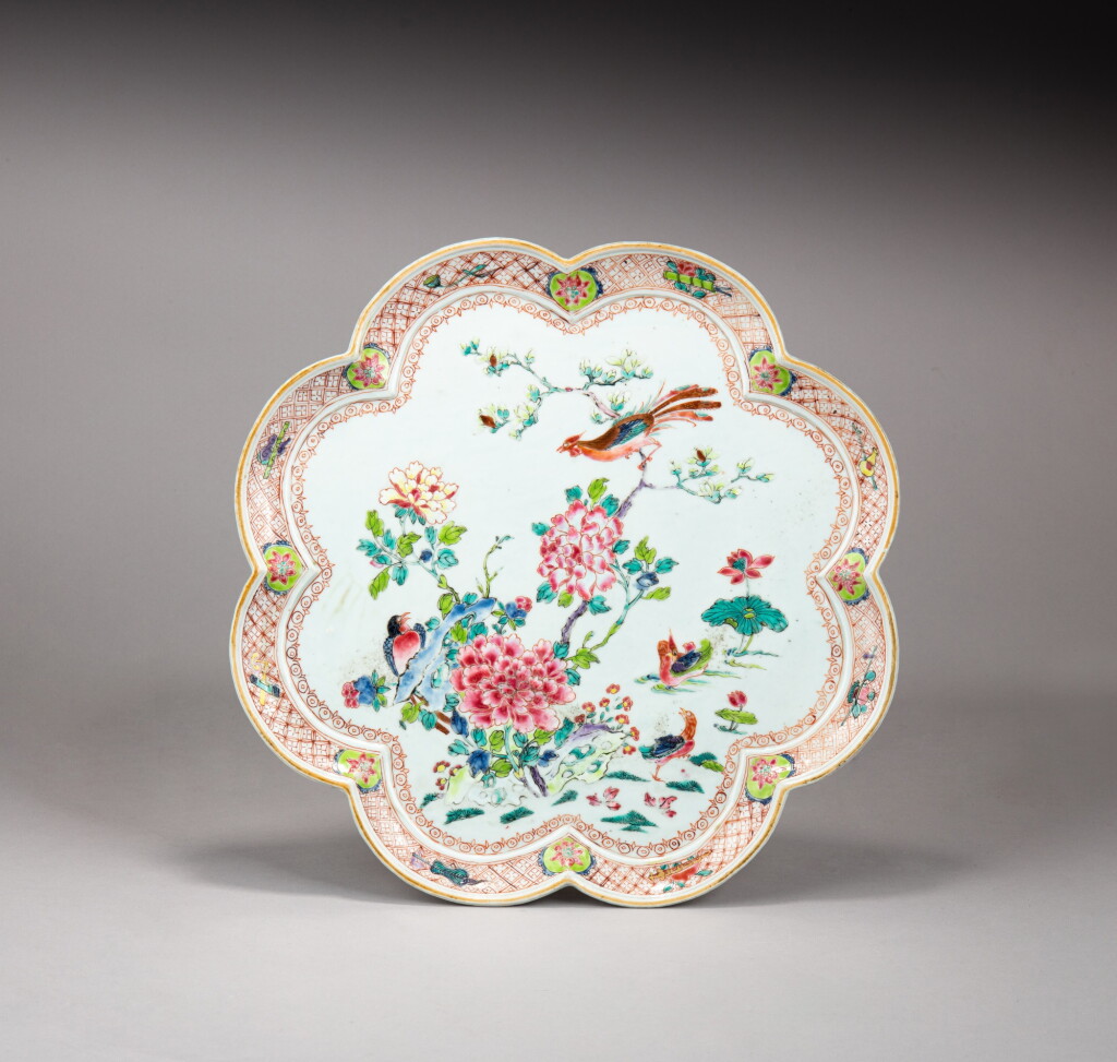 View full screen - View 1 of Lot 27. A large Chinese export famille-rose ‘birds and flowers’ dish, Qing dynasty, Yongzheng - Qianlong period | 清雍正至乾隆 外銷粉彩花鳥紋花式大盤.