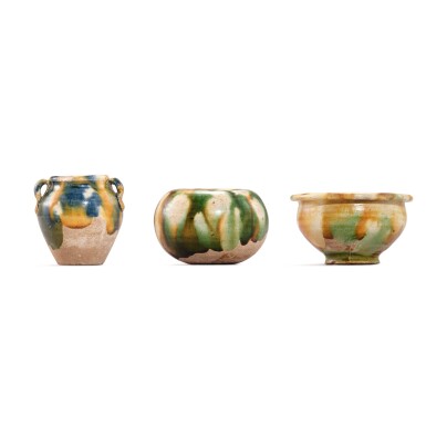 View full screen - View 1 of Lot 3448. Three small sancai vessels, Tang dynasty | 唐 三彩小罐三件.