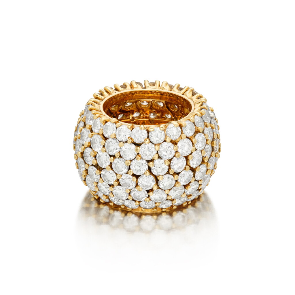 View full screen - View 1 of Lot 404. Diamond Ring .