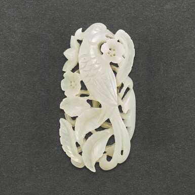 View full screen - View 1 of Lot 559. A SONG-STYLE WHITE JADE RETICULATED 'BIRD' PLAQUE QING DYNASTY | 清 仿宋鏤雕花鳥珮.