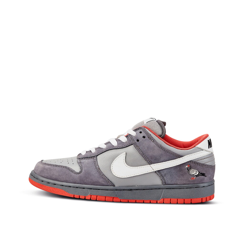 全萤幕检视 - 查看8677Nike SB Dunk Low Pro 'Pigeon’ with Jeff Staple Signed Box | Size 9的1