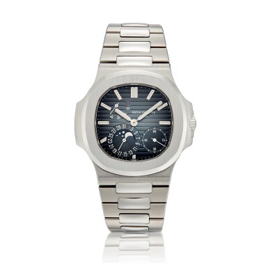 View full screen - View 1 of Lot 8066. Nautilus, Reference 5712 | A stainless steel bracelet watch with date, moon phases and power reserve indication, Circa 2017 | 百達翡麗 | Nautilus 型號5712 | 精鋼鏈帶腕錶,備日期顯示、月相及動力儲備顯示,約2017年製.