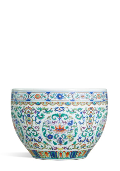 View full screen - View 1 of Lot 3669. A large doucai 'floral' jardinière, Seal mark and period of Qianlong | 清乾隆 鬪彩團花卷草紋缸 《大清乾隆年製》款.
