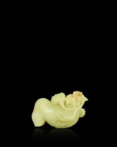 View full screen - View 1 of Lot 3920. A yellow jade figure of a rooster, Qing dynasty | 清 黃玉銜花瑞雞.
