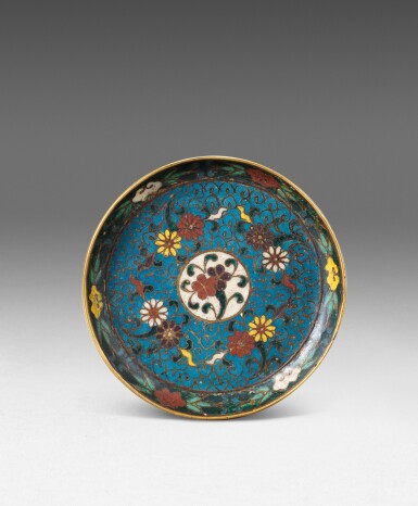 View full screen - View 1 of Lot 134. A small cloisonné floral dish Late Ming dynasty, 17th century | 明十七世紀 掐絲琺瑯花卉紋小盤.