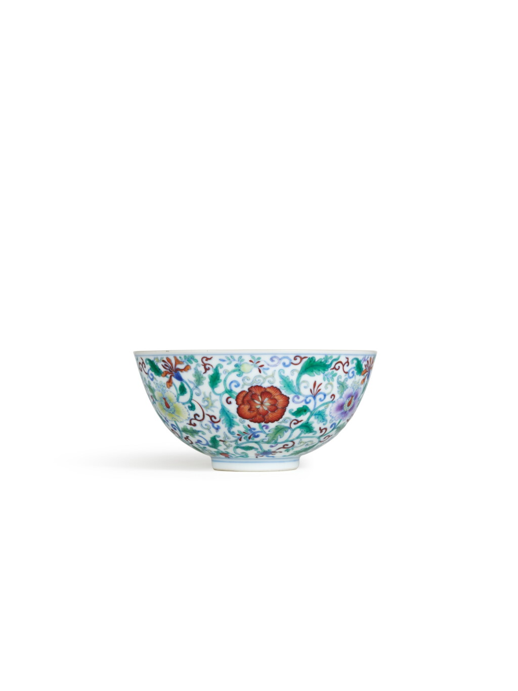 View full screen - View 1 of Lot 2120. A fine doucai and famille-rose ‘floral’ bowl, Mark and period of Yongzheng | 清雍正 鬪彩加粉彩花卉紋盌 《大清雍正年製》款 .