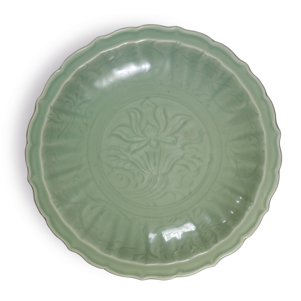 View full screen - View 1 of Lot 851. A 'LONGQUAN' CELADON-GLAZED 'LOTUS' BARBED-RIM CHARGER, MING DYNASTY, 15TH / 16TH CENTURY.