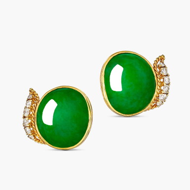 View full screen - View 1 of Lot 1209. Pair of Jadeite and Diamond Earclips | 梵克雅寶 | 天然「緬甸」翡翠 配 鑽石 耳夾一對.