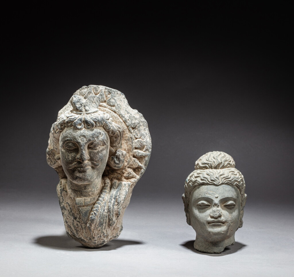 View full screen - View 1 of Lot 99. Two gray schist heads of Buddha and bodhisattva, Ancient region of Gandhara, circa 2nd / 4th century | 犍陀羅 約二 / 四世紀 灰片岩雕頭像 一組兩件.