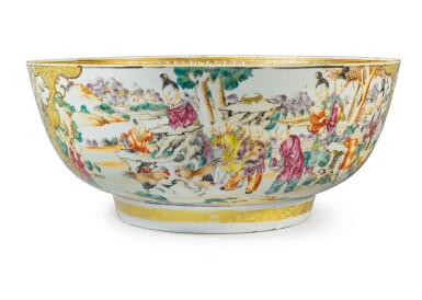 View full screen - View 1 of Lot 1919. A CHINESE EXPORT FAMILLE-ROSE PUNCH BOWL, QING DYNASTY, QIANLONG/JIAQING PERIOD | 清乾隆/嘉慶 粉彩描金仕女嬰戲圖大盌.
