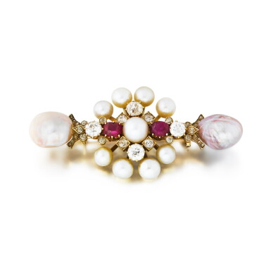 View full screen - View 1 of Lot 9. Broche perles fines, rubis et diamants | Natural pearl, ruby and diamond brooch.