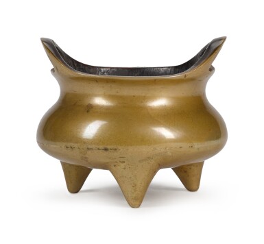 View full screen - View 1 of Lot 78. A SMALL BRONZE TRIPOD CENSER | 19TH CENTURY | 清十九世紀 銅沖天耳小香爐.