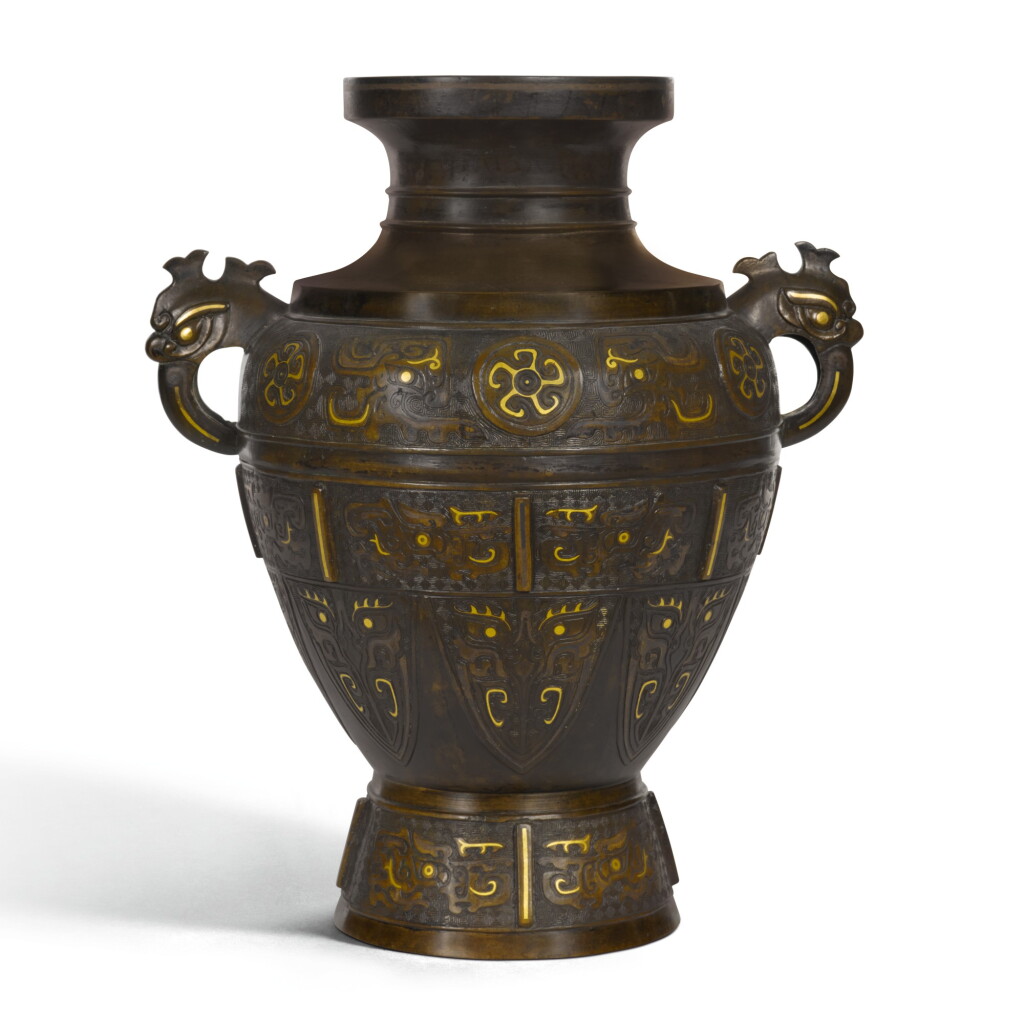 View full screen - View 1 of Lot 78. A LARGE ARCHAISTIC GOLD AND SILVER-INLAID BRONZE VASE, QING DYNASTY, 17TH/18TH CENTURY | 清十七/十八世紀 銅錯金銀仿古夔鳳紋雙耳大瓶.