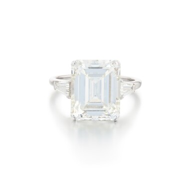 View full screen - View 1 of Lot 60. Diamond ring | Bague diamant.