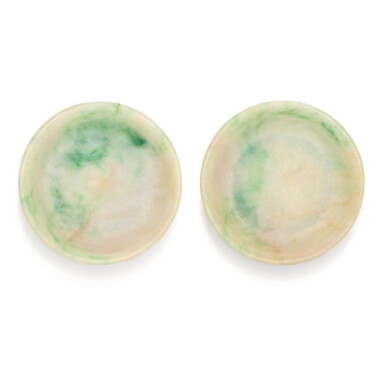 View full screen - View 1 of Lot 273. A PAIR OF JADEITE DISHES, LATE QING DYNASTY | 晚清 翠玉盤一對.
