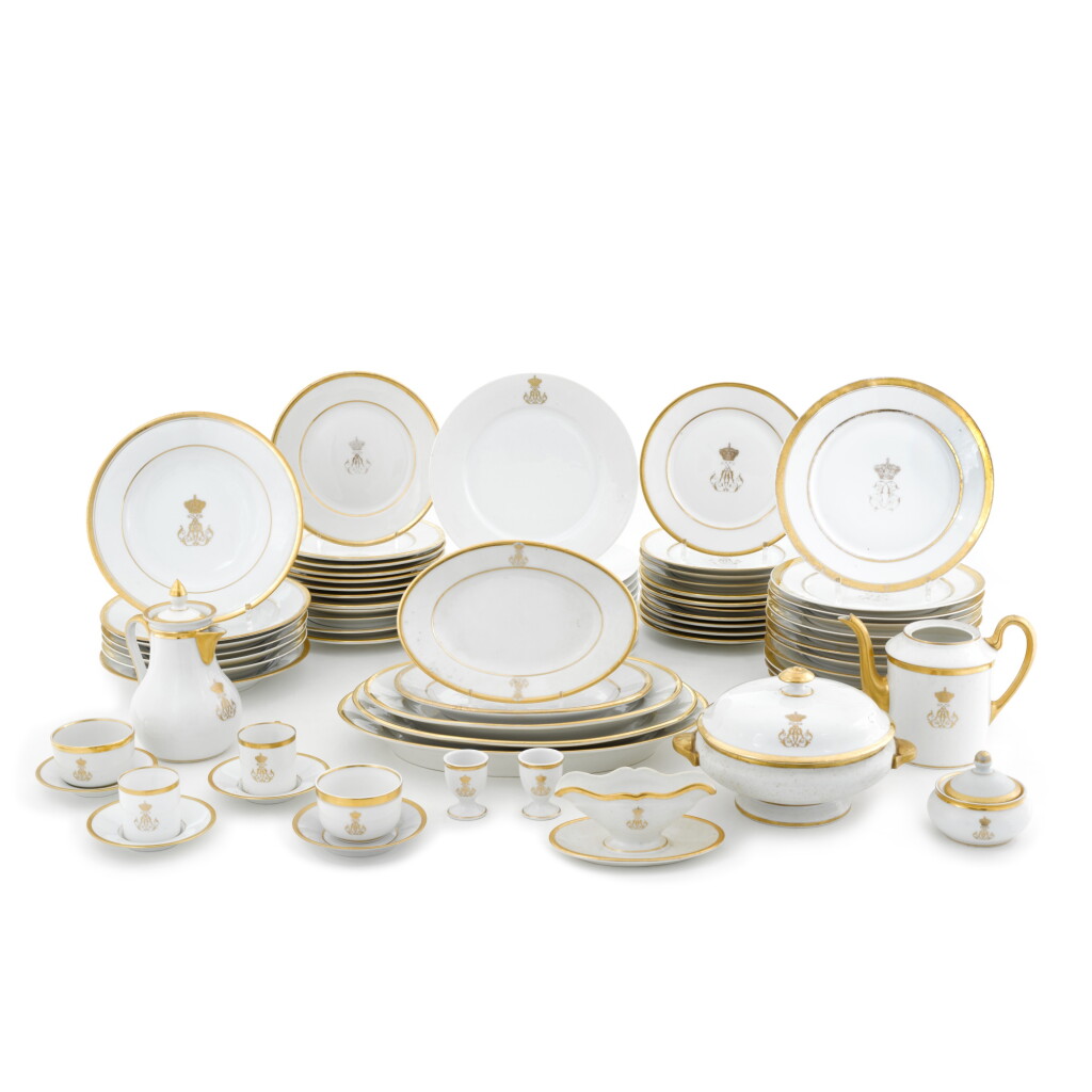 View full screen - View 1 of Lot 16. King Albert I: A Belgian porcelain royal monogrammed composite part dinner service, various makers including Demeuldre-Coché / Vermeren-Coché, Brussels, 20th century.