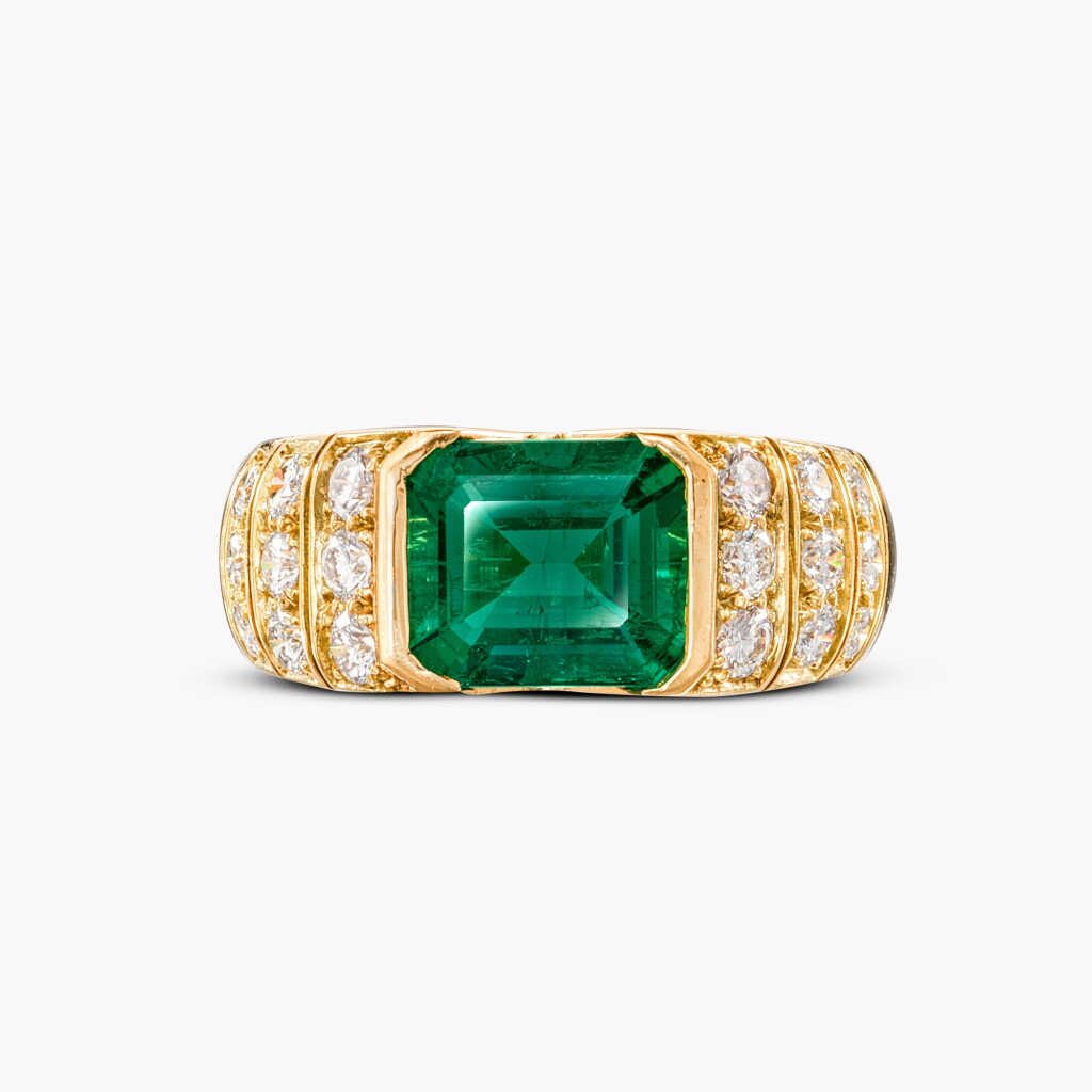 View full screen - View 1 of Lot 1307. Emerald and Diamond Ring | 尚美 | 祖母綠 配 鑽石 戒指.