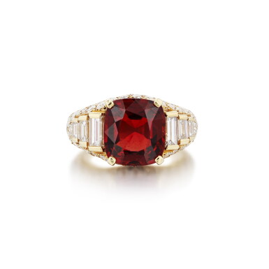 View full screen - View 1 of Lot 251. Bulgari | Bague spinelle et diamants, "Trombino" | Spinel and diamond ring, 'Trombino'.