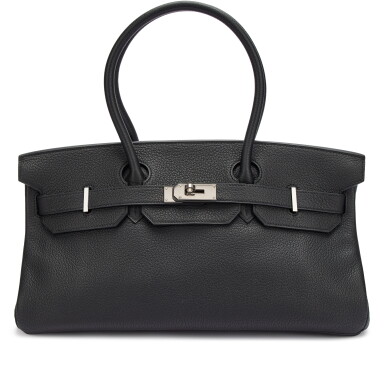 Voir en plein écran - Voir 1 du lot 7859. Black Clemence JPG Shoulder Birkin 42 Palladium Hardware, 2009.