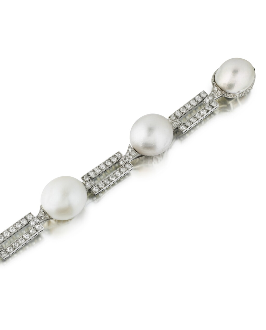 View full screen - View 1 of Lot 6. Bracelet perles fines et diamants | Natural pearl and diamond bracelet.