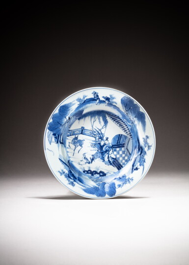 View full screen - View 1 of Lot 179. A blue and white 'literati' dish, Qing dynasty, Kangxi period | 清康熙 青花人物故事圖折沿盤.
