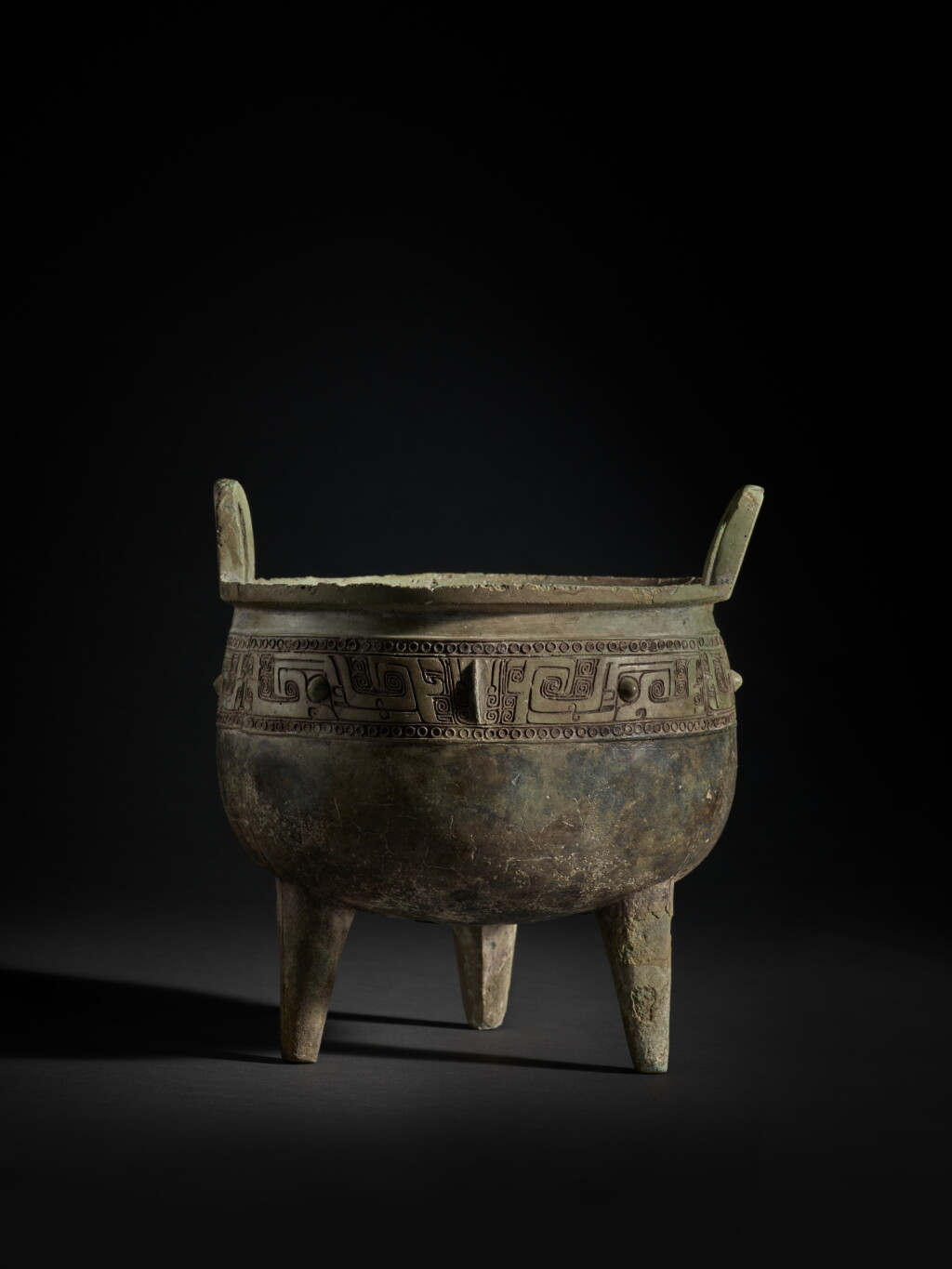 View full screen - View 1 of Lot 232. An archaic bronze ritual food vessel (ding), Shang dynasty, Erligang culture | 商 二里崗文化 青銅獸面紋鼎.