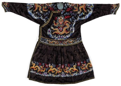 View full screen - View 1 of Lot 297. A BLUE GROUND EMBROIDERED SILK FORMAL 'DRAGON' ROBE LATE QING DYNASTY | 晚清 石青地鍛綉金龍紋朝袍.