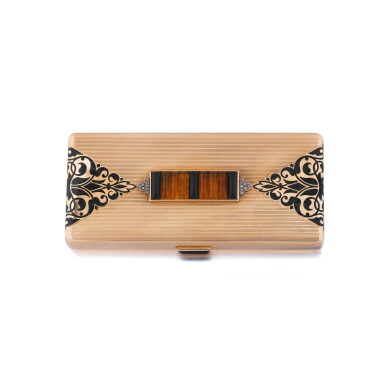 View full screen - View 1 of Lot 32. Poudrier émail, citrine, onyx et diamant | Enamel, citrine, onyx and diamond vanity case.