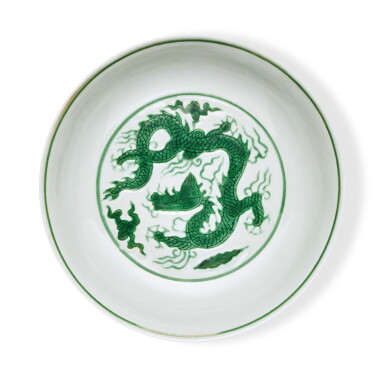 View full screen - View 1 of Lot 194. A green-enameled 'dragon' dish, Mark and period of Hongzhi | 明弘治 白地暗刻海水綠彩龍紋盤 《大明弘治年製》款.