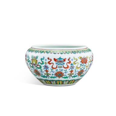 View full screen - View 1 of Lot 3425. A doucai 'bajixiang' washer, Qing dynasty, 18th - 19th century | 清十八至十九世紀 闘彩八吉祥蓮紋洗.