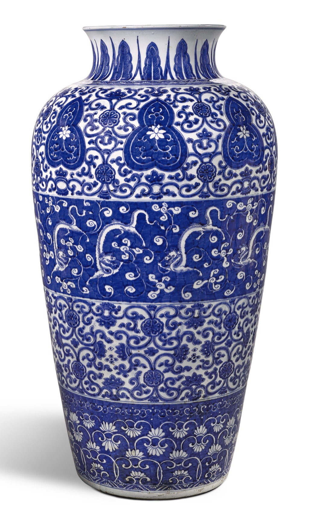 View full screen - View 1 of Lot 194. A LARGE BLUE AND WHITE 'SOLDIER' VASE QING DYNASTY, KANGXI PERIOD | 清康熙 青花穿花螭龍紋撇口大瓶.
