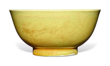 View full screen - View 1 of Lot 1125. AN INCISED YELLOW-GLAZED 'DRAGON AND SHOU ROUNDEL' BOWL, QING DYNASTY, 18TH / 19TH CENTURY.