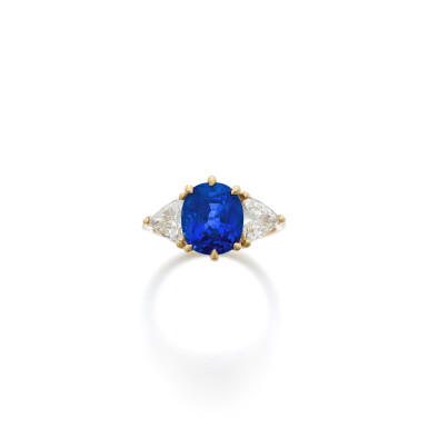 View full screen - View 1 of Lot 953. Sapphire and diamond ring.