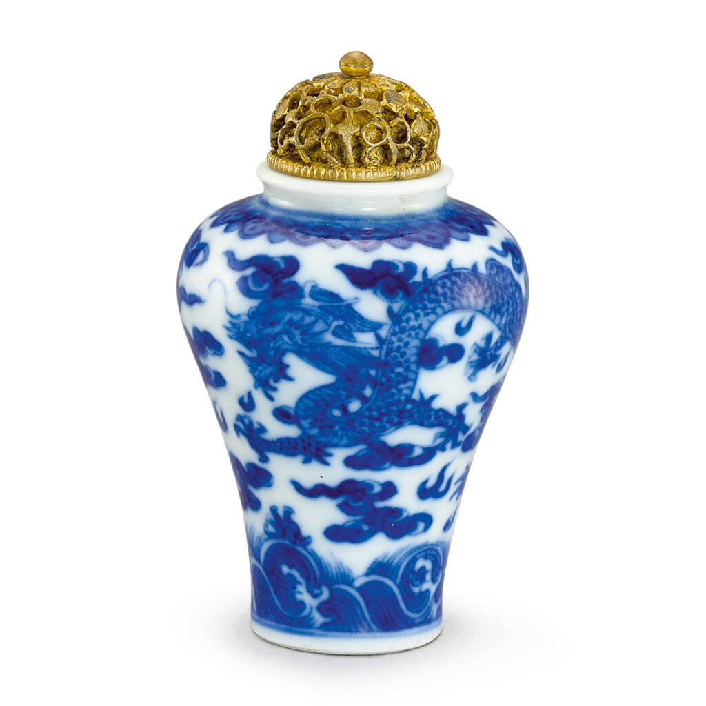 View full screen - View 1 of Lot 123. A SMALL BLUE AND WHITE 'DRAGON' MEIPING QING DYNASTY, 18TH CENTURY | 清十八世紀 青花雲龍紋小梅瓶.