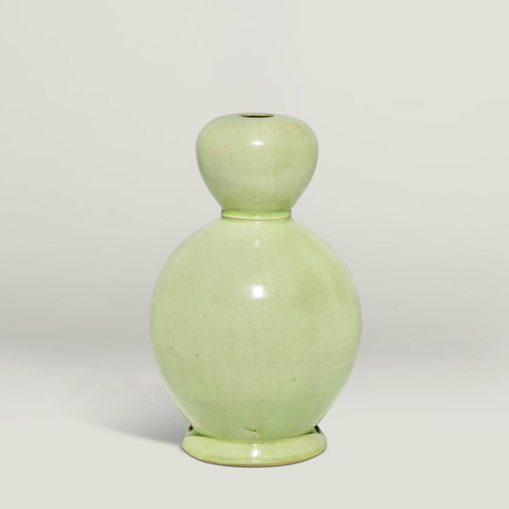 View full screen - View 1 of Lot 139. A rare green-glazed double-gourd vase, Tang dynasty .